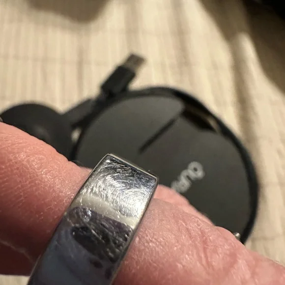 Gen 3 silver Oura ring size 8 - Picture 6 of 8